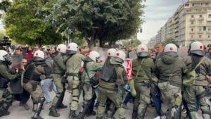 Επεισόδια στη συγκέντρωση διαμαρτυρίας για την ομιλία του Κασιδιάρη στη Θεσσαλονίκη (vid)